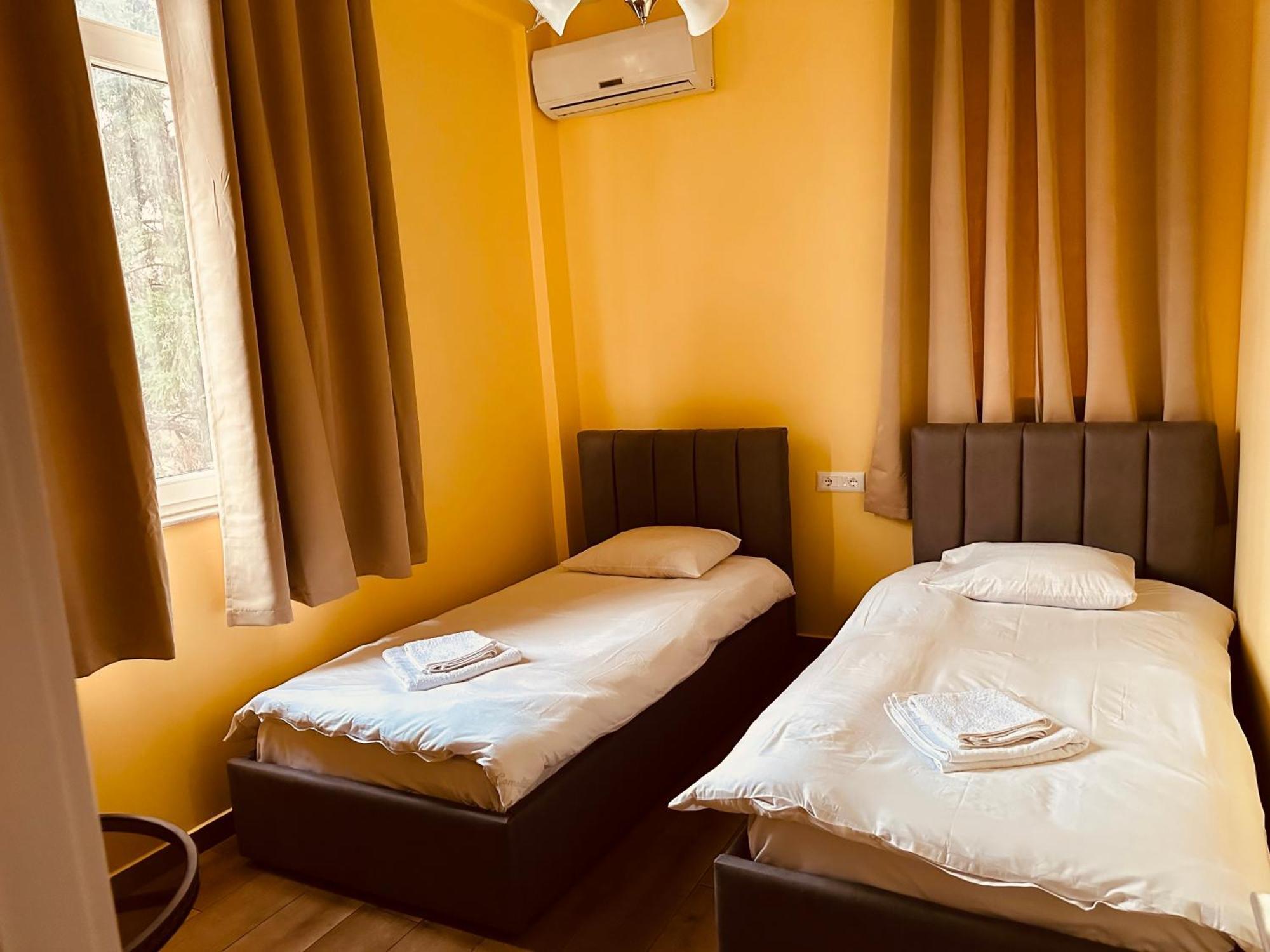 Auto Tana Guest House Tirana Buitenkant foto