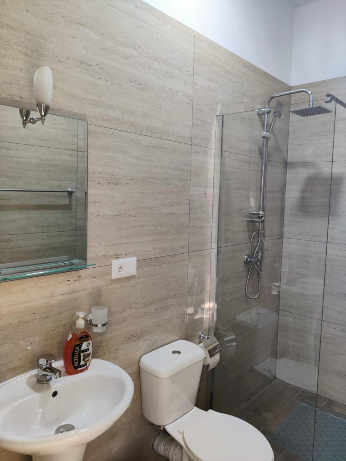 Auto Tana Guest House Tirana Buitenkant foto