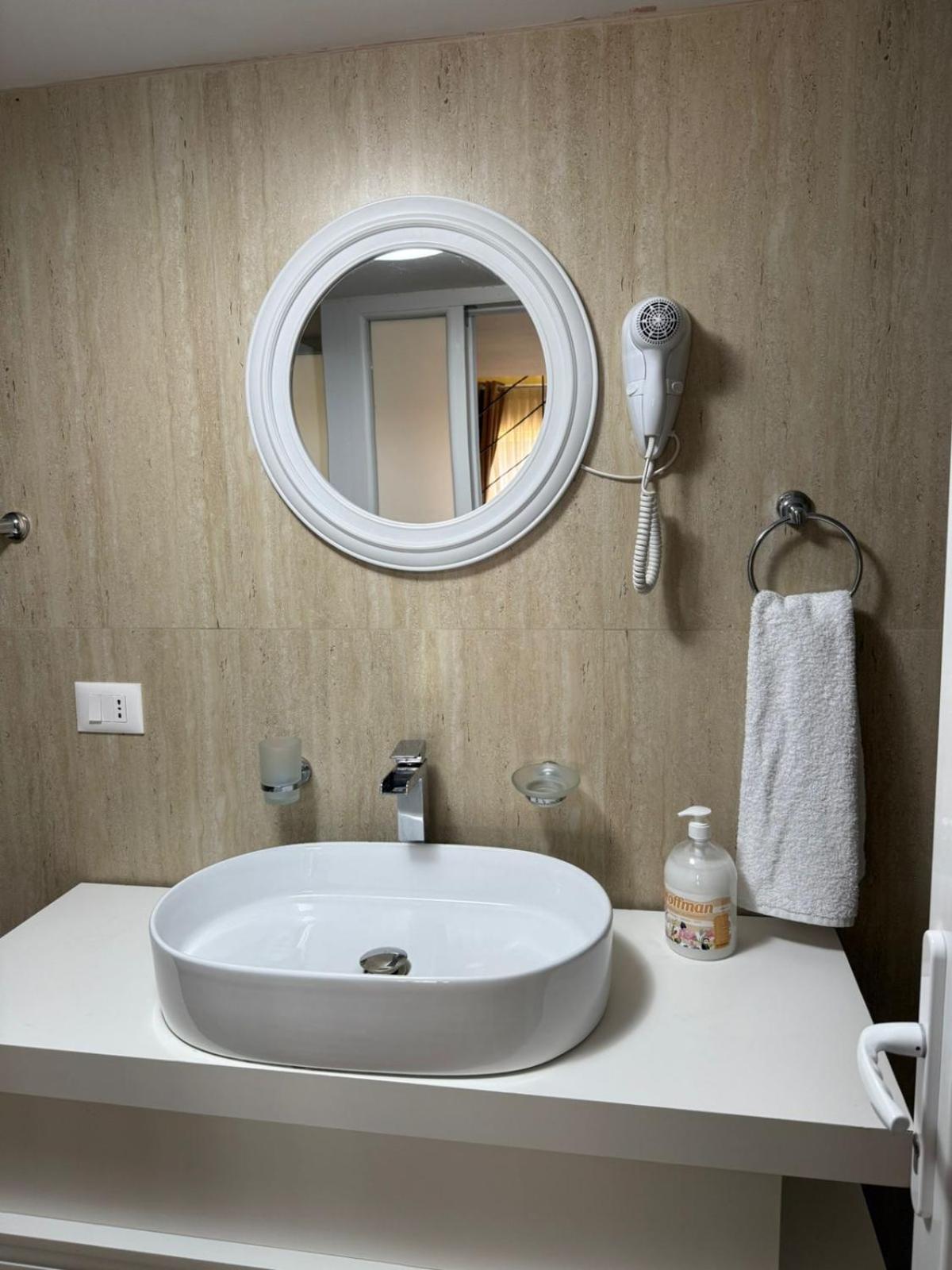 Auto Tana Guest House Tirana Buitenkant foto