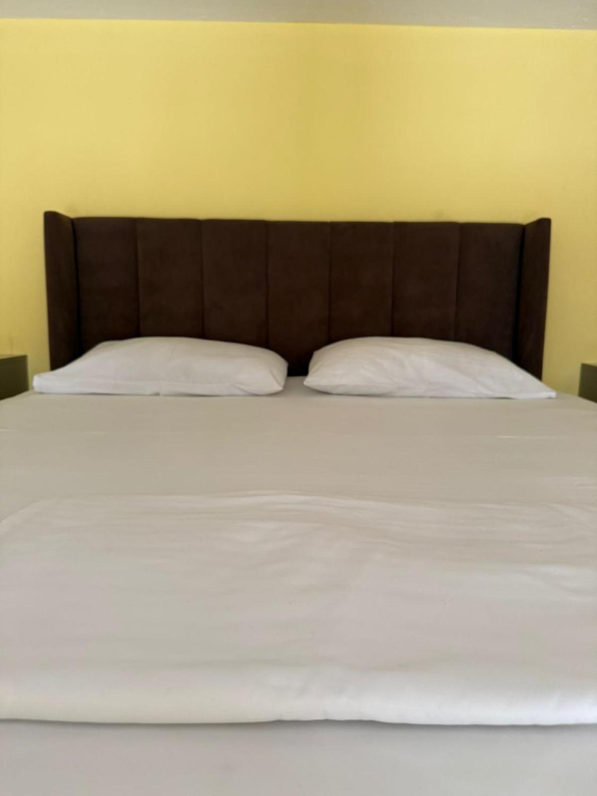 Auto Tana Guest House Tirana Buitenkant foto