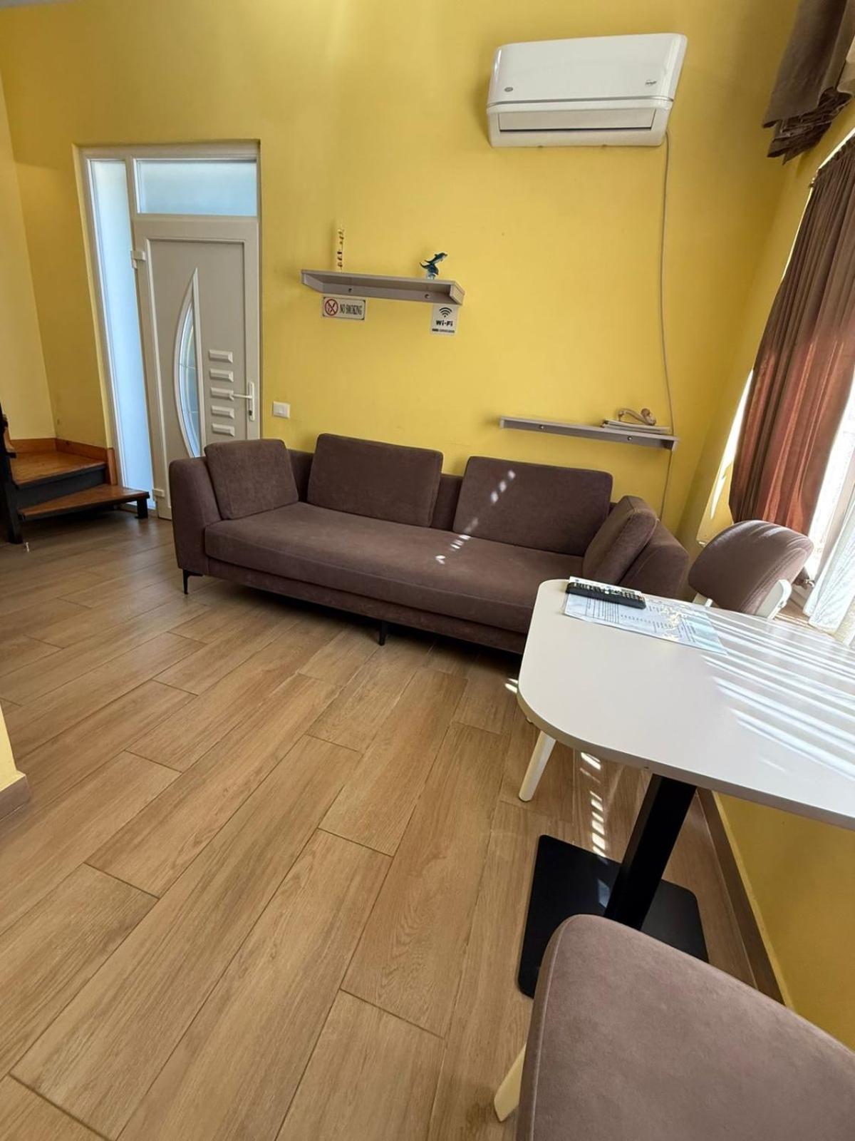 Auto Tana Guest House Tirana Buitenkant foto